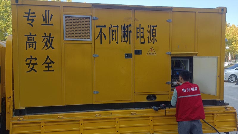 南宁柴油发电机组和UPS电源配合使用时，如何避免切换过程中的电力中断？